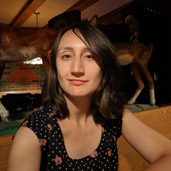 Meet your Posher, Erin - Picture 1 of 1